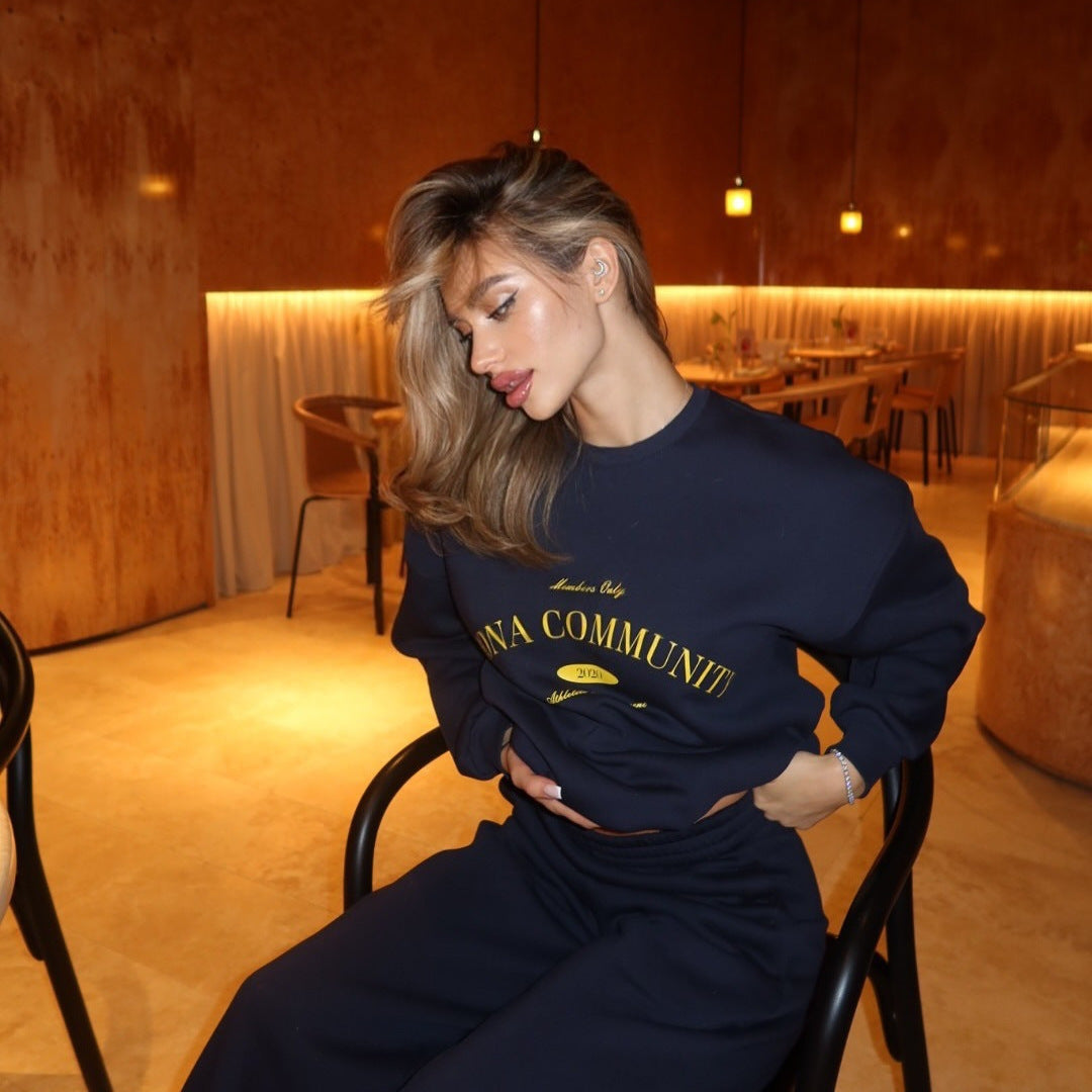 Damen weiches Oversize-College-Sweatshirt und hochgeschnittene weite Jogginghose Shop Nory