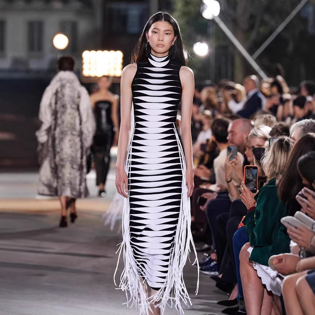 Damen körperbetontes Maxikleid mit Fransen und grafischem Design