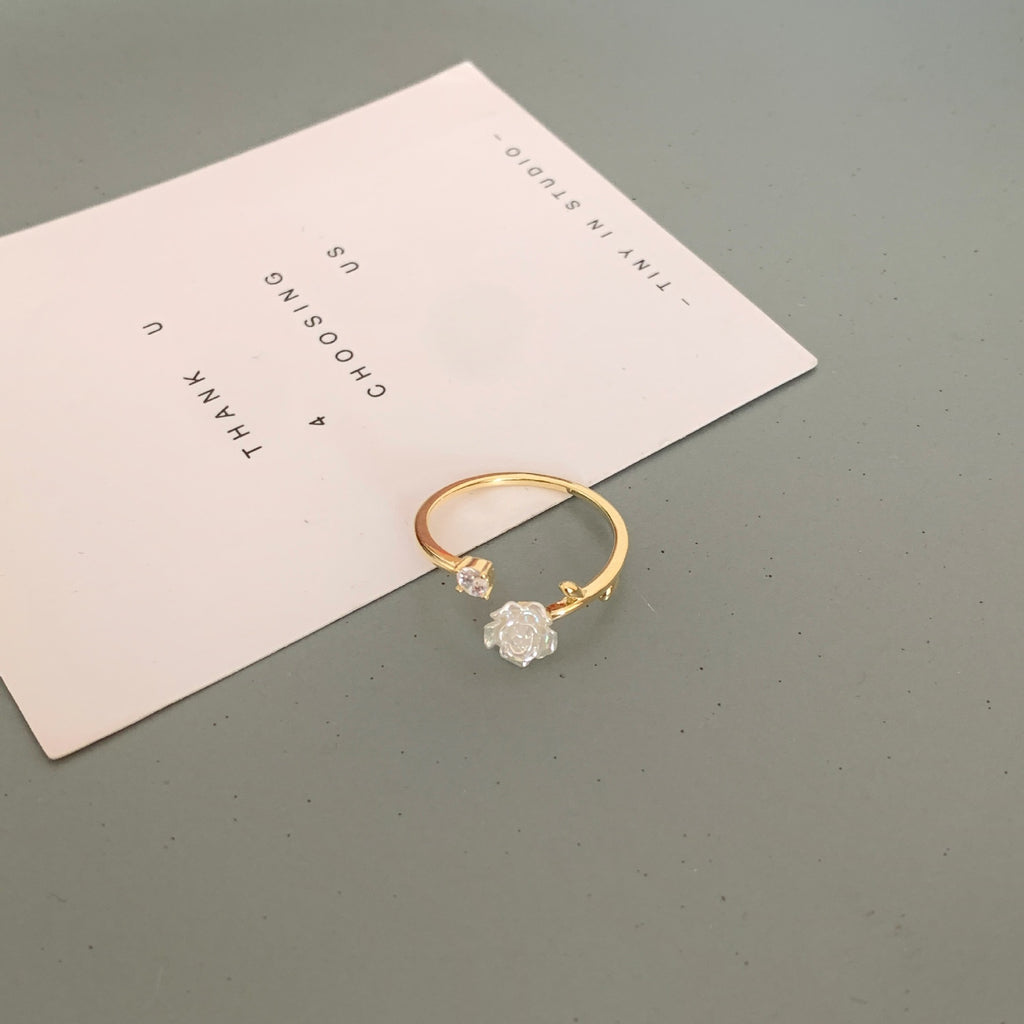 Damenring mit Rosendesign und Zirkonia Shop Nory