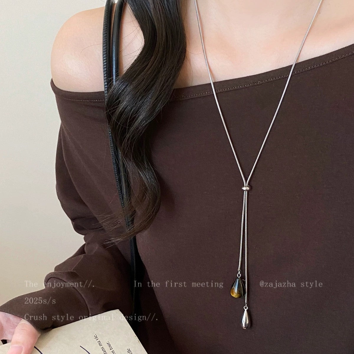 Damen Halskette mit tropfenförmigen Anhängern aus Tigerauge und Edelstahl Shop Nory