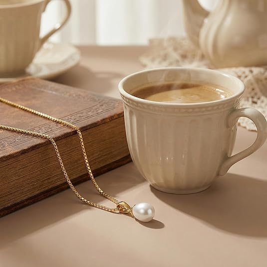 Damen Halskette mit tropfenförmigem Perlenanhänger und feiner Gliederkette Shop Nory