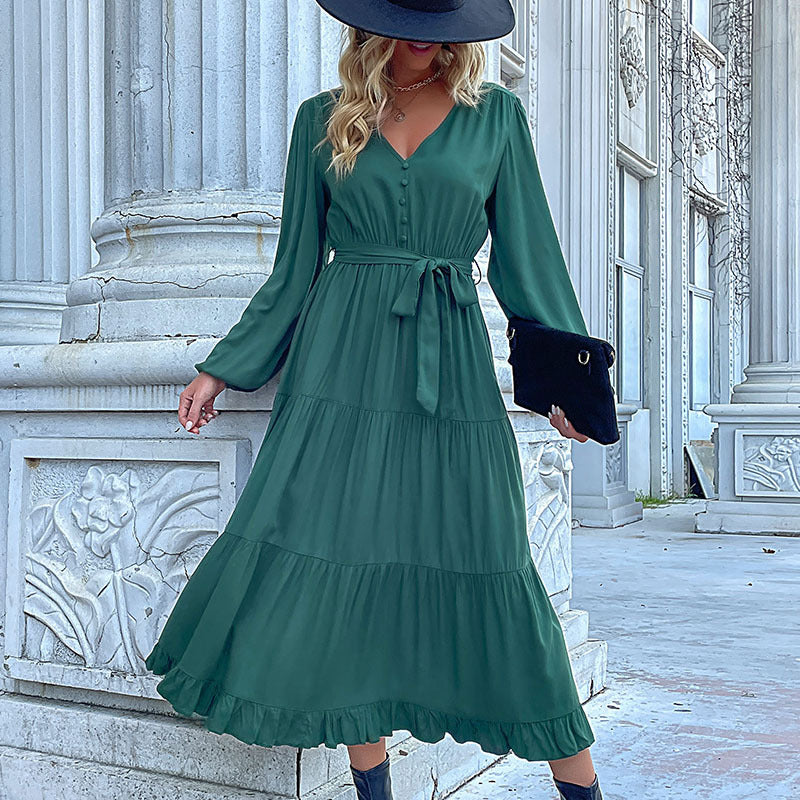 Damen Langes Satin‑Optik Stufenkleid mit V‑Ausschnitt, Bindegürtel und Volantsaum Shop Nory