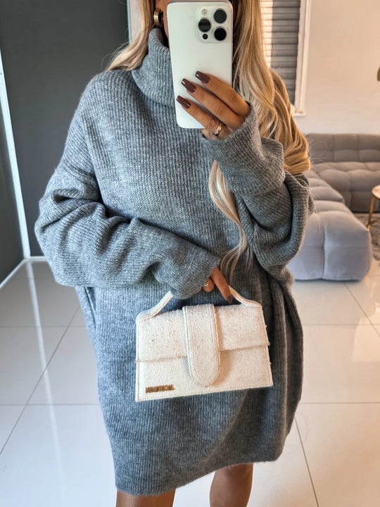 Damen oversized Rollkragen-Strickkleid mit weitem Schnitt, überschnittener Schulter und extraweichen Rippbündchen Shop Nory