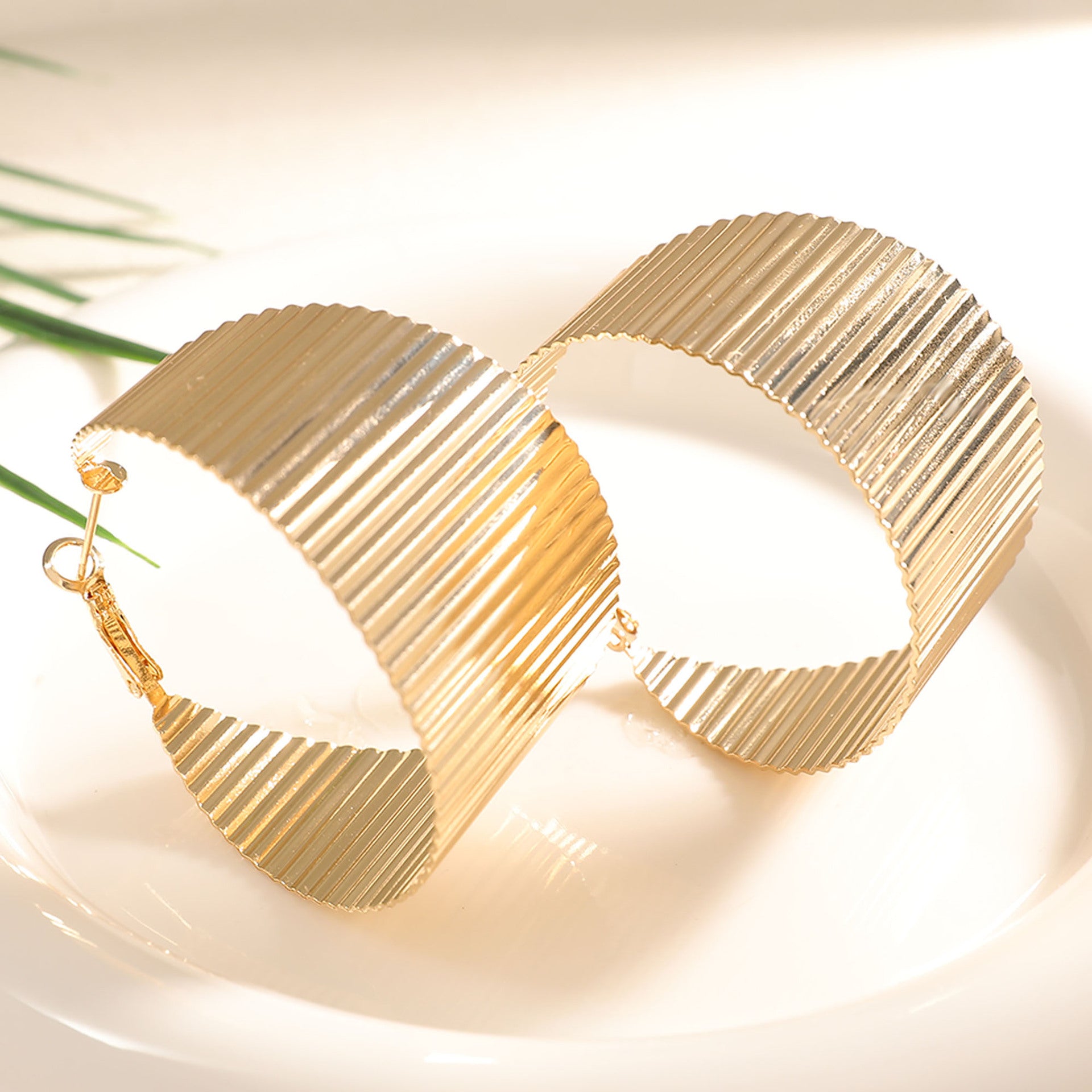 Damen Schmuckarmband mit ausgefallenem Rippenmuster Shop Nory