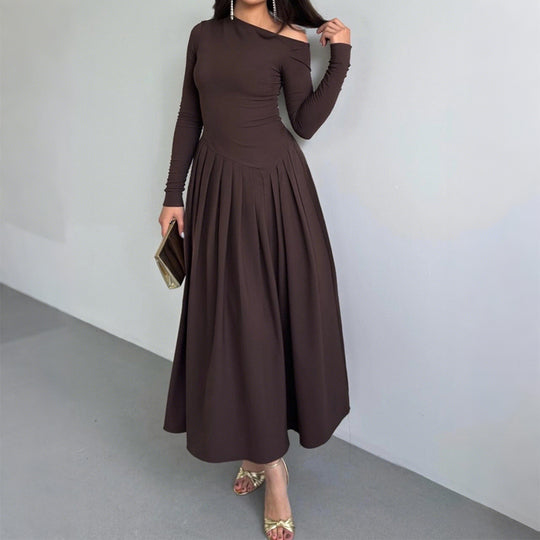 Damen nan asymmetrisches Maxikleid mit plissiertem Rock und figurbetontem Oberteil Shop Nory