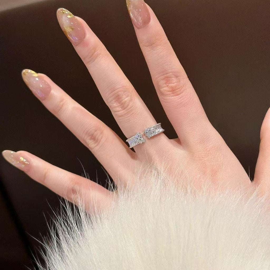 Damen Offener Ring mit funkelnden Zirkonia und modernem Design Shop Nory