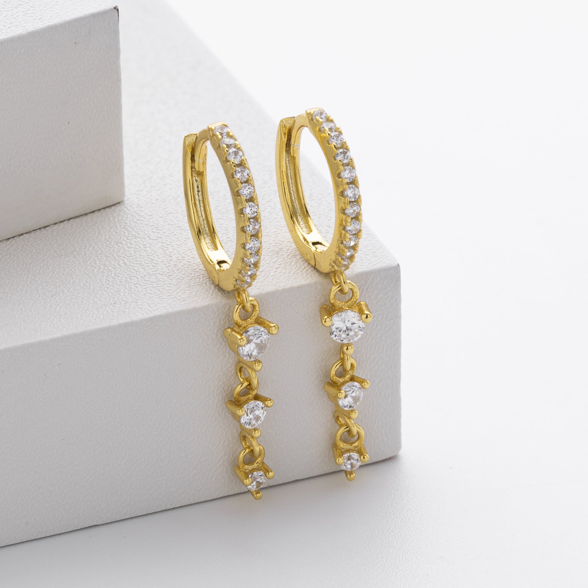 Damen Ohrhänger mit funkelnden Zirkonia aus hochwertigem 925 Sterlingsilber Shop Nory