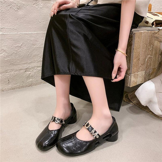 Damen Mary-Jane-Ballerinas mit dekorativem Schmuckriemen, gerundetem Zehenbereich und niedrigem Blockabsatz Shop Nory