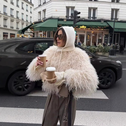 Damen kurze Bouclé‑Faux‑Fur‑Jacke mit voluminösem Langflor und kastiger Silhouette Shop Nory