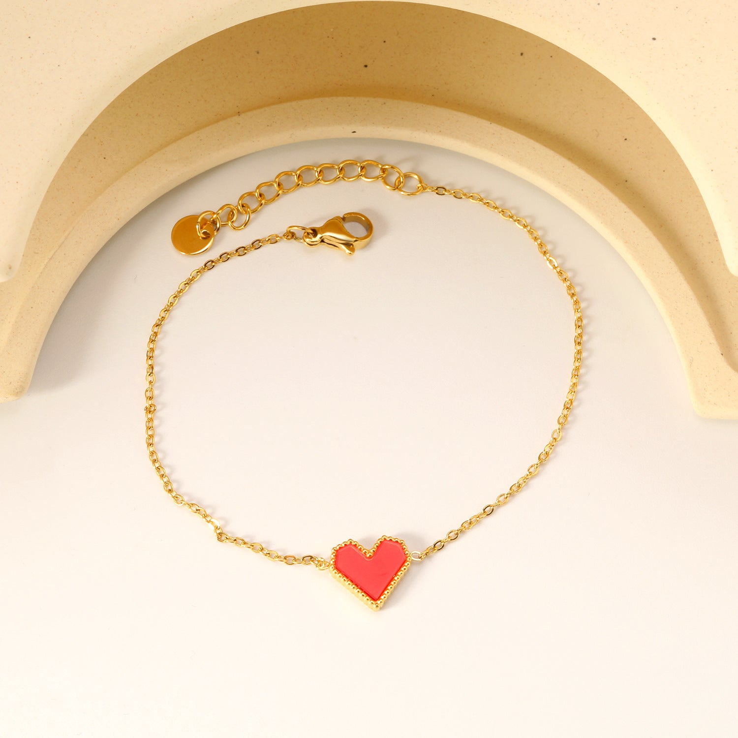 Damen Armband mit herzförmigem Anhänger und feiner Gliederstruktur Shop Nory