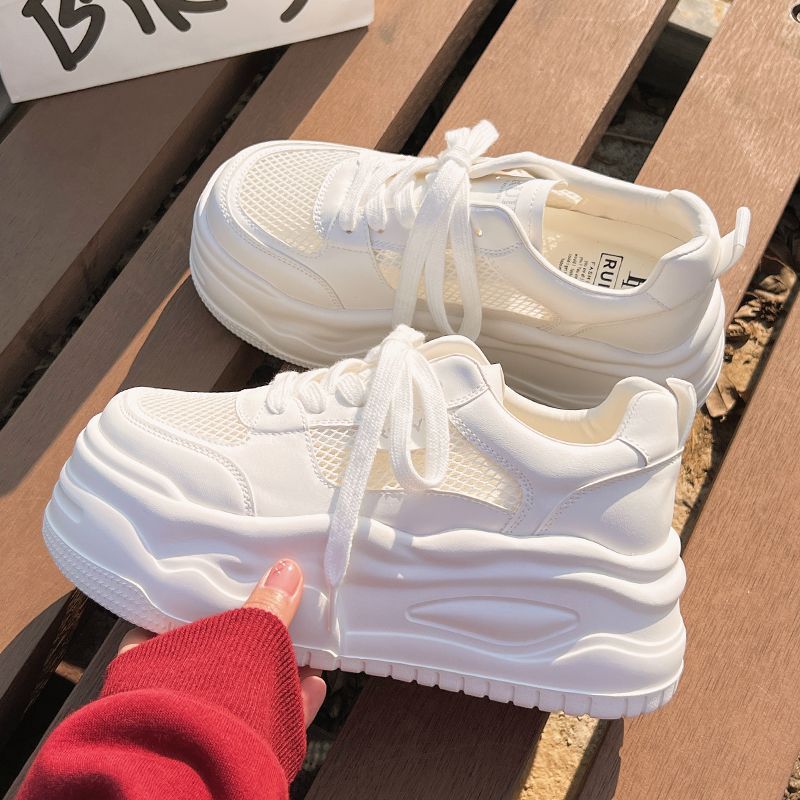 Damen Plateau-Wedge-Sneaker mit atmungsaktiven Mesh-Einsätzen und skulptierter Komfortsohle Shop Nory