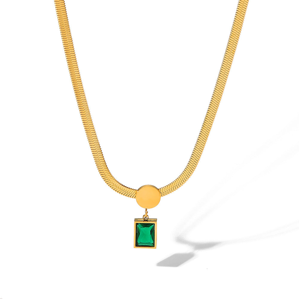Damen Halskette mit hochwertigem goldenem Kettendesign und funkelndem Smaragd-Anhänger Shop Nory