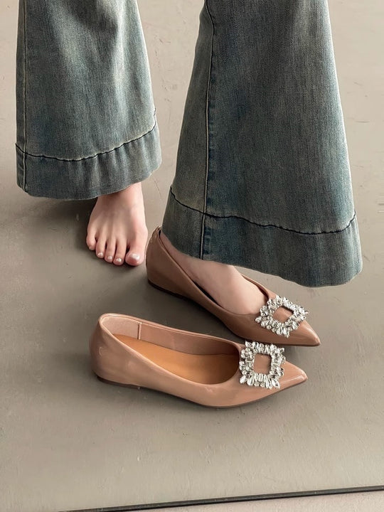 Damen Spitz zulaufende Lack‑Ballerinas mit funkelnder Kristall‑Zierbrosche Shop Nory