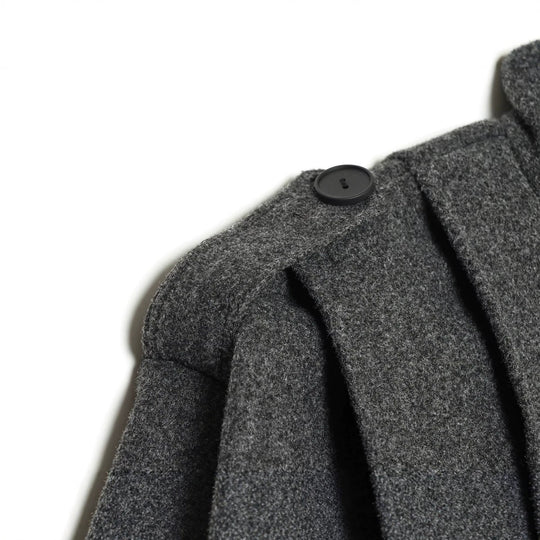 Damen Cropped Cape-Jacke mit hohem Stehkragen, Schulterriegeln und durchgehender Knopfleiste Shop Nory