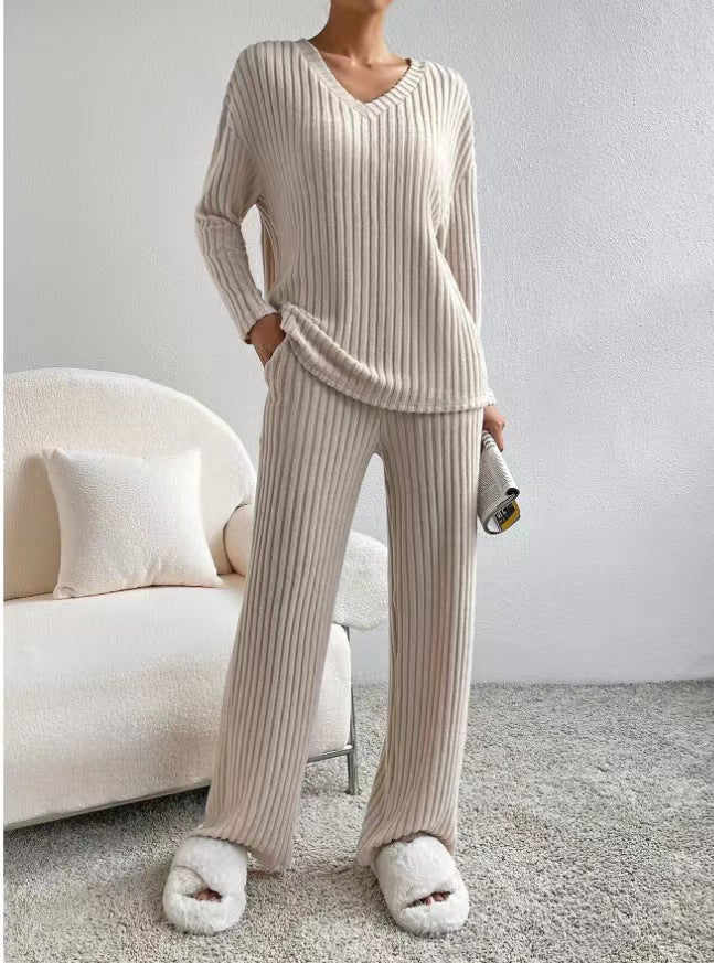 Damen Geripptes Relax-Set aus Feinstrick mit V-Ausschnitt und weiter Komforthose Shop Nory