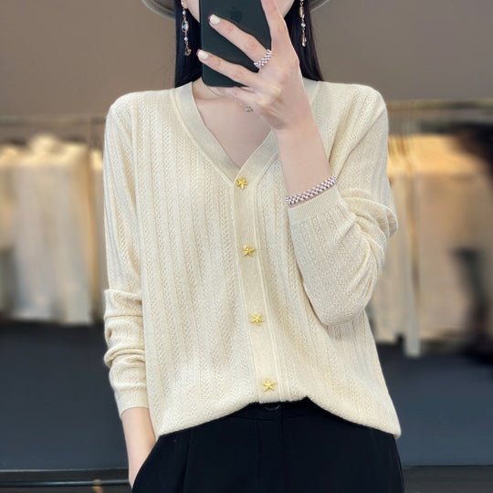 Damen Leichter V‑Ausschnitt-Cardigan mit strukturierter Längsrippe und Sternknöpfen Shop Nory