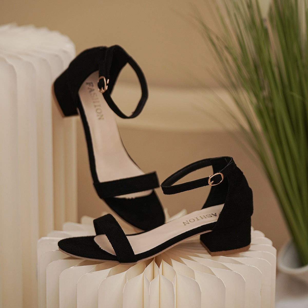 Damen Sandalen mit elegantem Riemendesign und komfortablem Blockabsatz