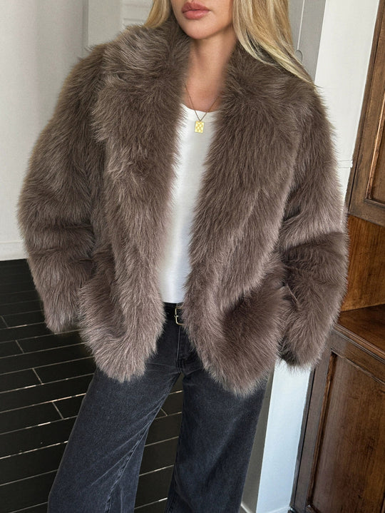 Damen Kurzjacke aus dichtem Hochflor‑Faux‑Fur mit voluminösem Umlegekragen Shop Nory
