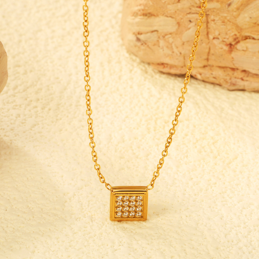 Damen elegante Halskette mit brillantem quadratischem Zirkonia-Anhänger Shop Nory