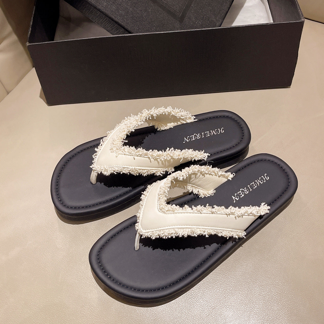 Damen Flip-Flops mit modischem Fransen-Design und komfortabler Sohle