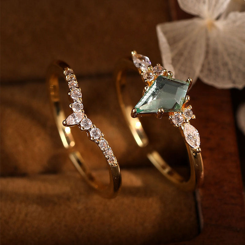 Damen Verführerischer Ring mit funkelnden Kristallen und einzigartigem Steindesign Shop Nory