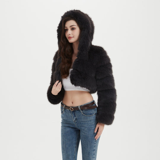 Damen Cropped Kunstpelzjacke mit horizontalen Volumenpaneelen, Steh-Umlegekragen und Reißverschluss Shop Nory
