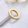 Herren Ring mit kunstvoller römischer Zifferngravur und funkelndem Zirkon Shop Nory