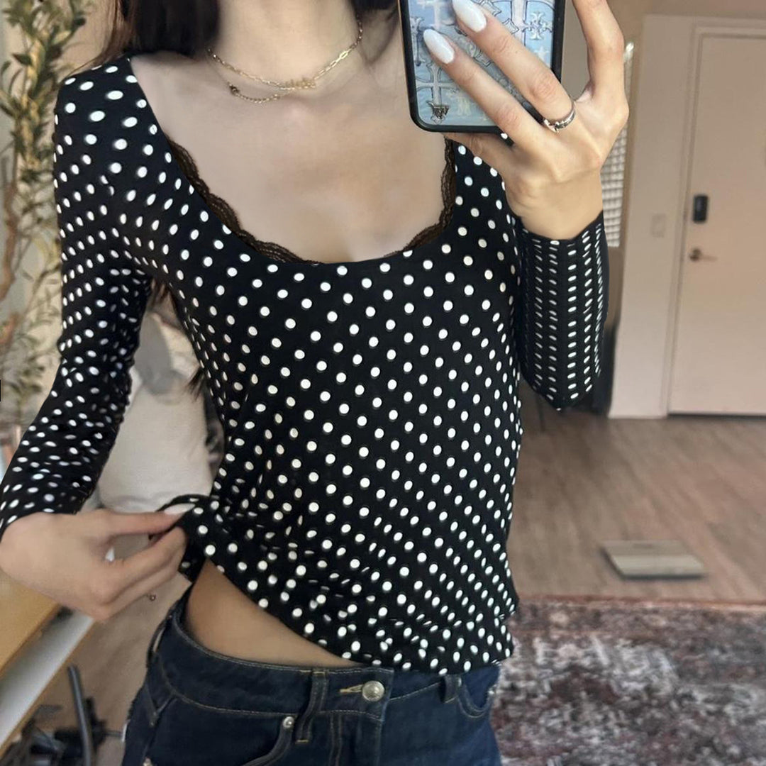 Damen nan figurbetontes Punktmuster‑Longsleeve mit Spitzenrand und dezentem Raffungseinsatz Shop Nory