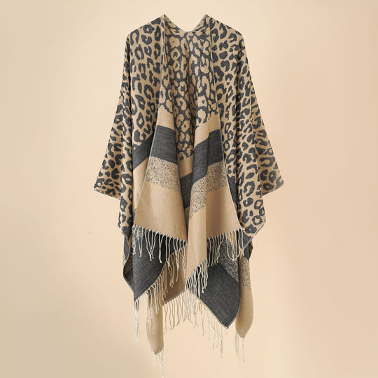 Damen Oversize-Ruana mit Leo-Jacquard, Fransen und weichem Wollmix Shop Nory
