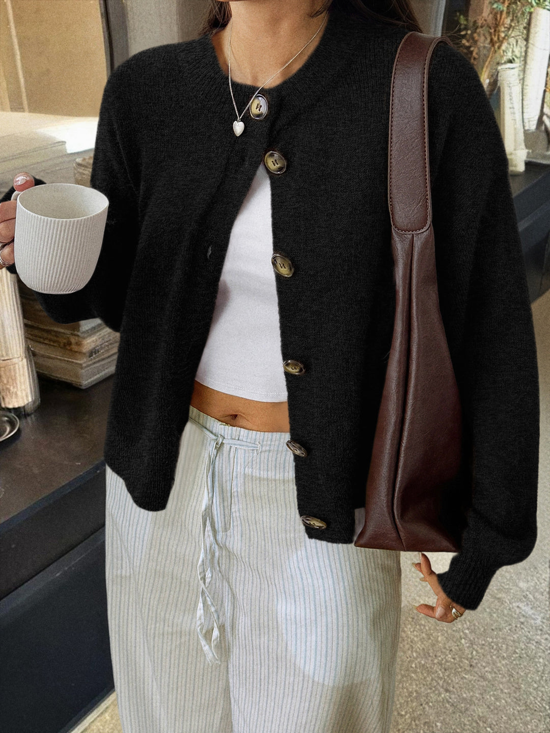 Damen nan kuscheliger Oversize-Strickcardigan mit Hornknopf-Leiste und Rundhalsausschnitt Shop Nory