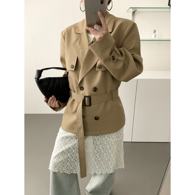 Damen Kurztrenchjacke mit taillierendem Bindegürtel und voluminösen Ballonärmeln Shop Nory