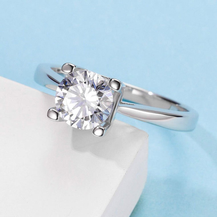 Damen Ring mit funkelndem Solitär und elegantem Zirkonia-Besatz Shop Nory