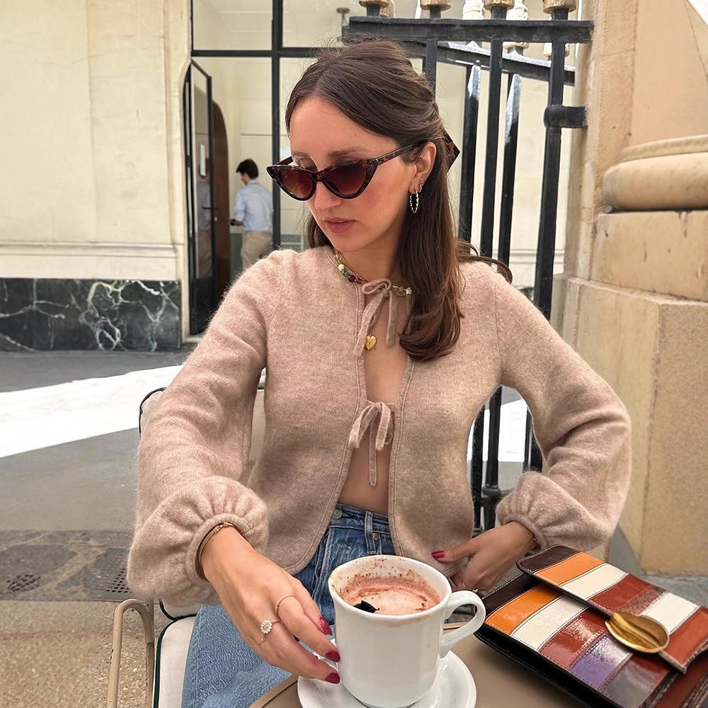 Damen Kurz geschnittene Strickjacke mit Bindebändern, Samtig-weicher Bouclé‑Optik und Ballonärmeln Shop Nory