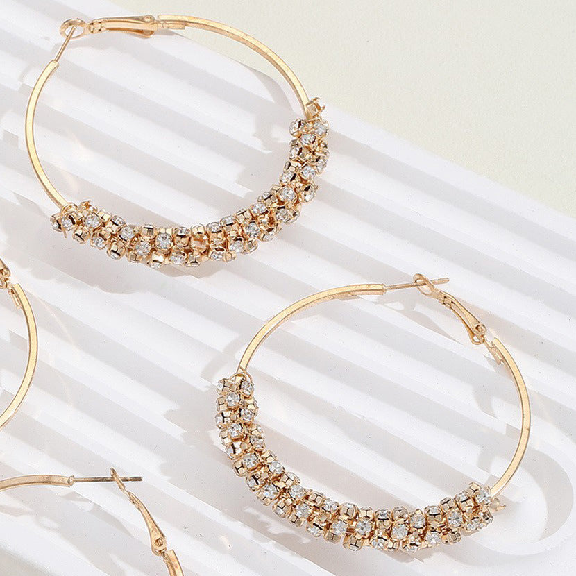 Damen Ohrringe mit funkelnden Steinen und elegantem Design Shop Nory