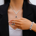 Damen Schmuckset mit stilvollem Anhänger und eleganten Ohrringen Shop Nory