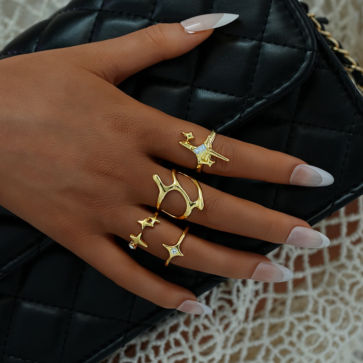 Damen Ring-Set mit einzigartigen geometrischen Designs und funkelnden Zirkonia Shop Nory
