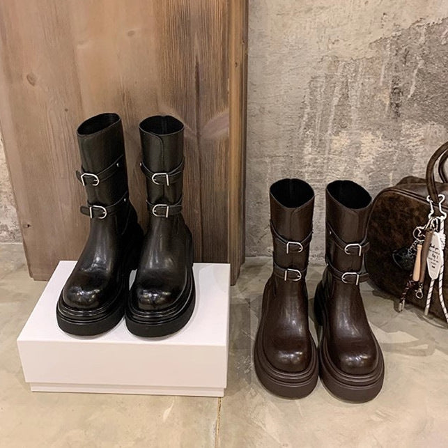 Damen kniehohe Plateau‑Bikerstiefel mit markanter Lug‑Sohle und drei Ziergürteln Shop Nory