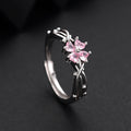 Damenring mit floralem Design und funkelnden pinken Zirkonia-Steinen Shop Nory
