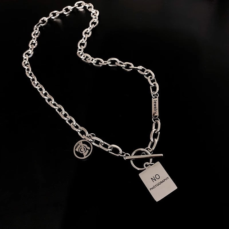 Damen Kette mit einzigartigem Charm und verspieltem Anhänger Shop Nory