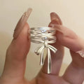 Damen Offener Ring mit kunstvollem Banddesign und elegantem Schleifenmotiv Shop Nory