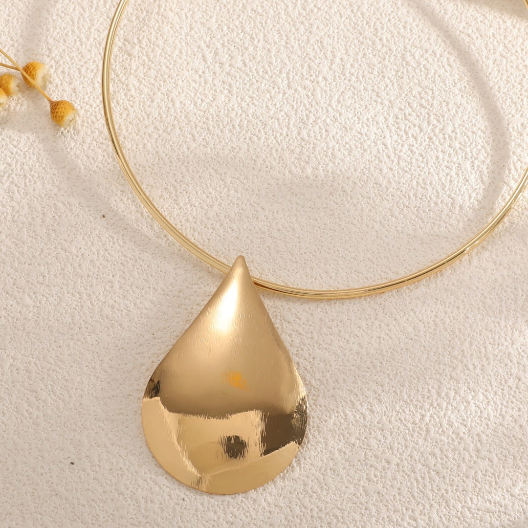 Damen Halskette mit elegantem Tropfenanhänger Shop Nory