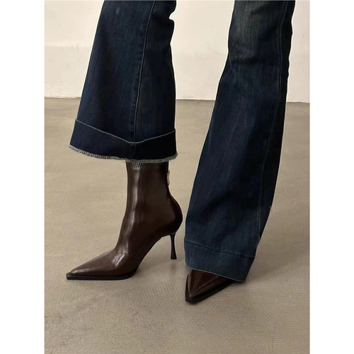 Damen Elegante spitz zulaufende Kurzstiefelette aus Lackoptik mit sculpted Kitten-Absatz Shop Nory