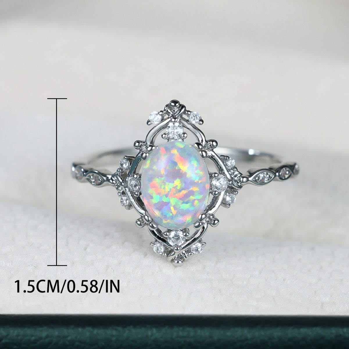 Damen Ring mit opalisierendem Opal und funkelnden Zirkonia-Details Shop Nory