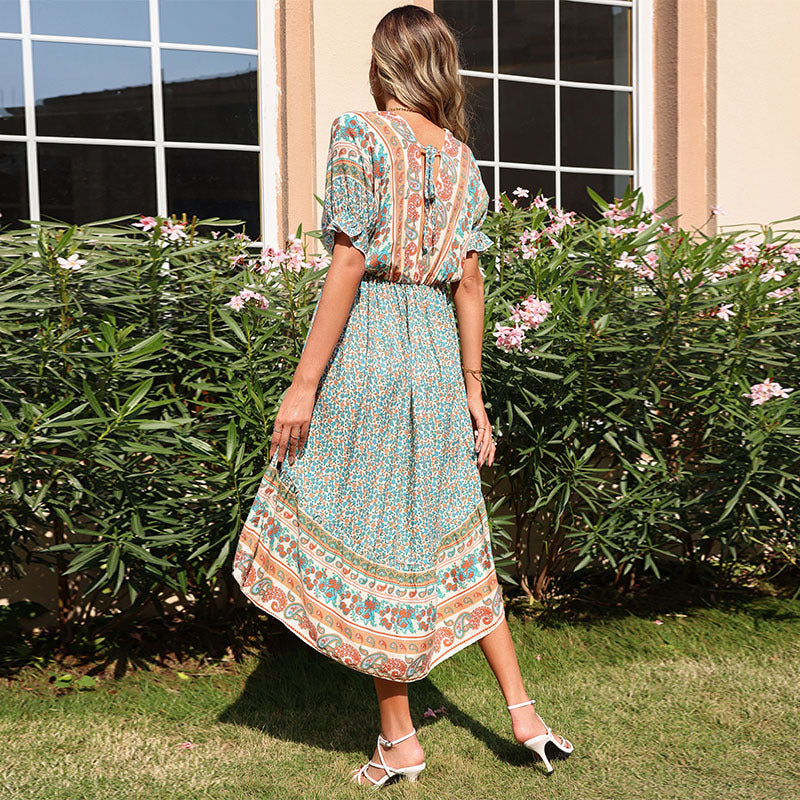 Damen Leichtes Midikleid mit Paisley‑Print, elastischer Taillenpartie und asymmetrischem Saum Shop Nory