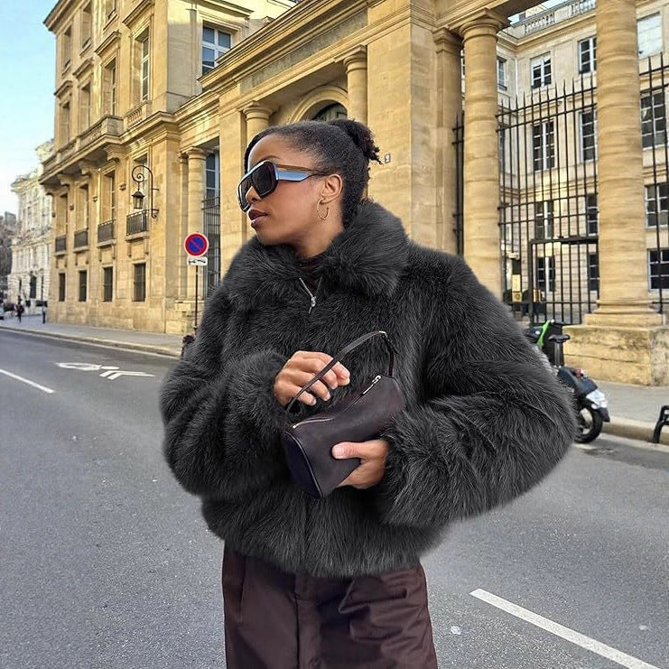 Damen Kurze Boxy‑Faux‑Fur‑Fliegerjacke mit dichtem Hochflor und breitem Umlegekragen Shop Nory