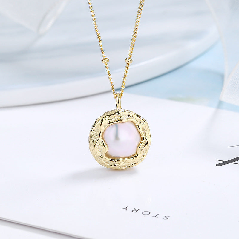 Damen Halskette mit kunstvollem Perlenanhänger und eleganten Details Shop Nory