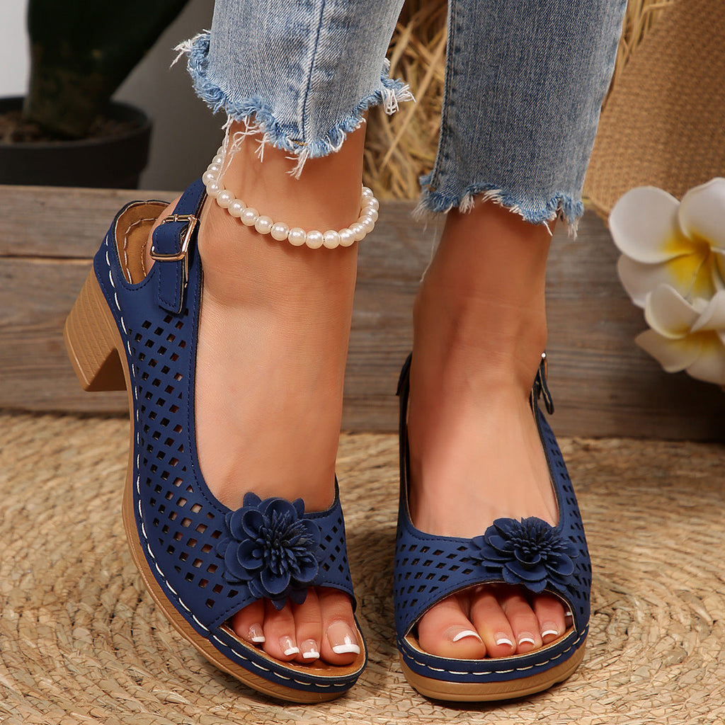 Damen Elegante und luftige Sandalen mit Blumenapplikationen