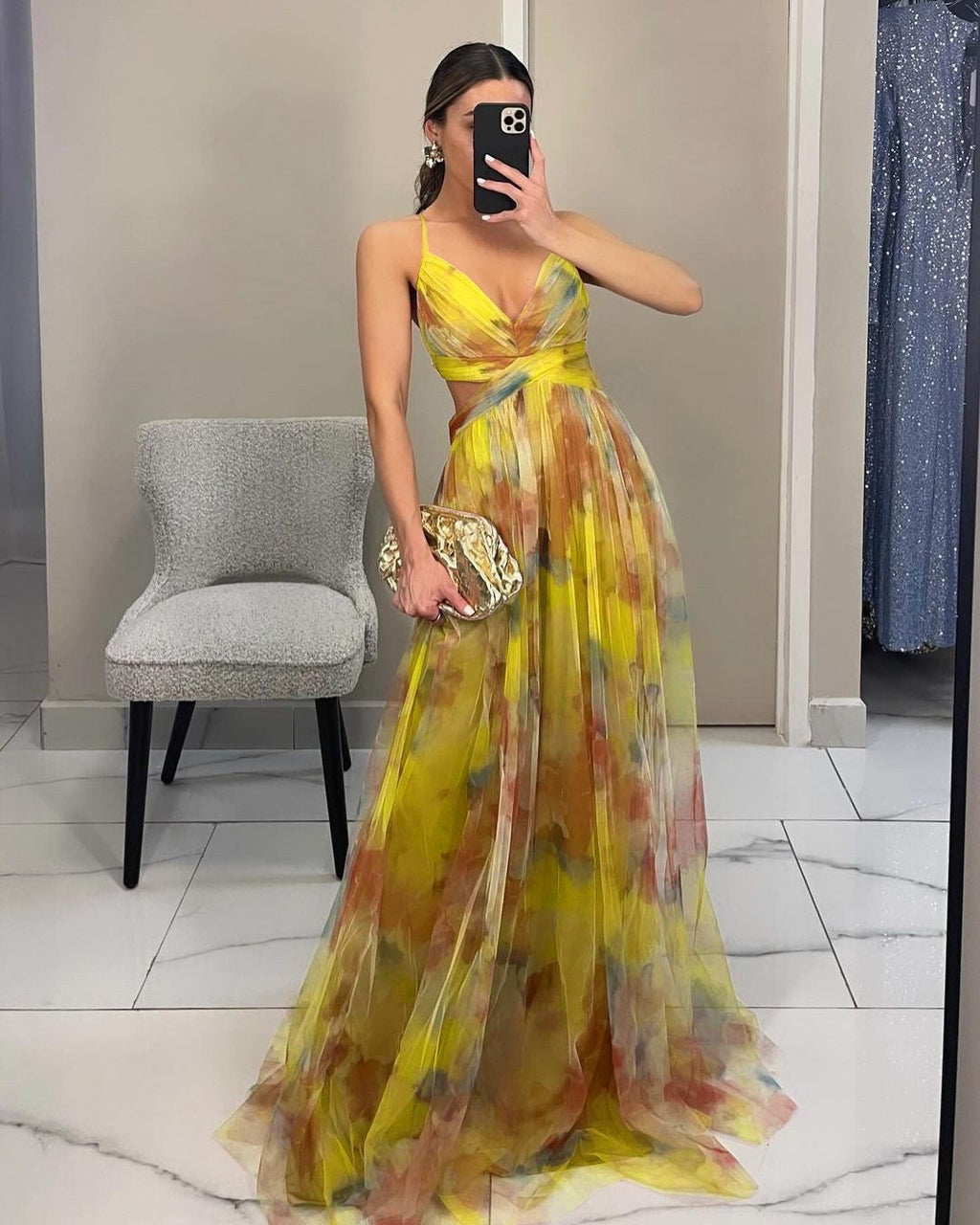 Damen Abendkleid mit fließendem Chiffon und eleganter Wickeloptik