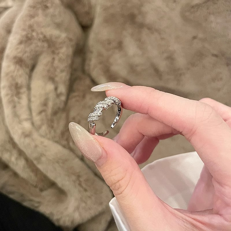 Damen Moderner Ring mit funkelnden Zirkonia-Steinen Shop Nory
