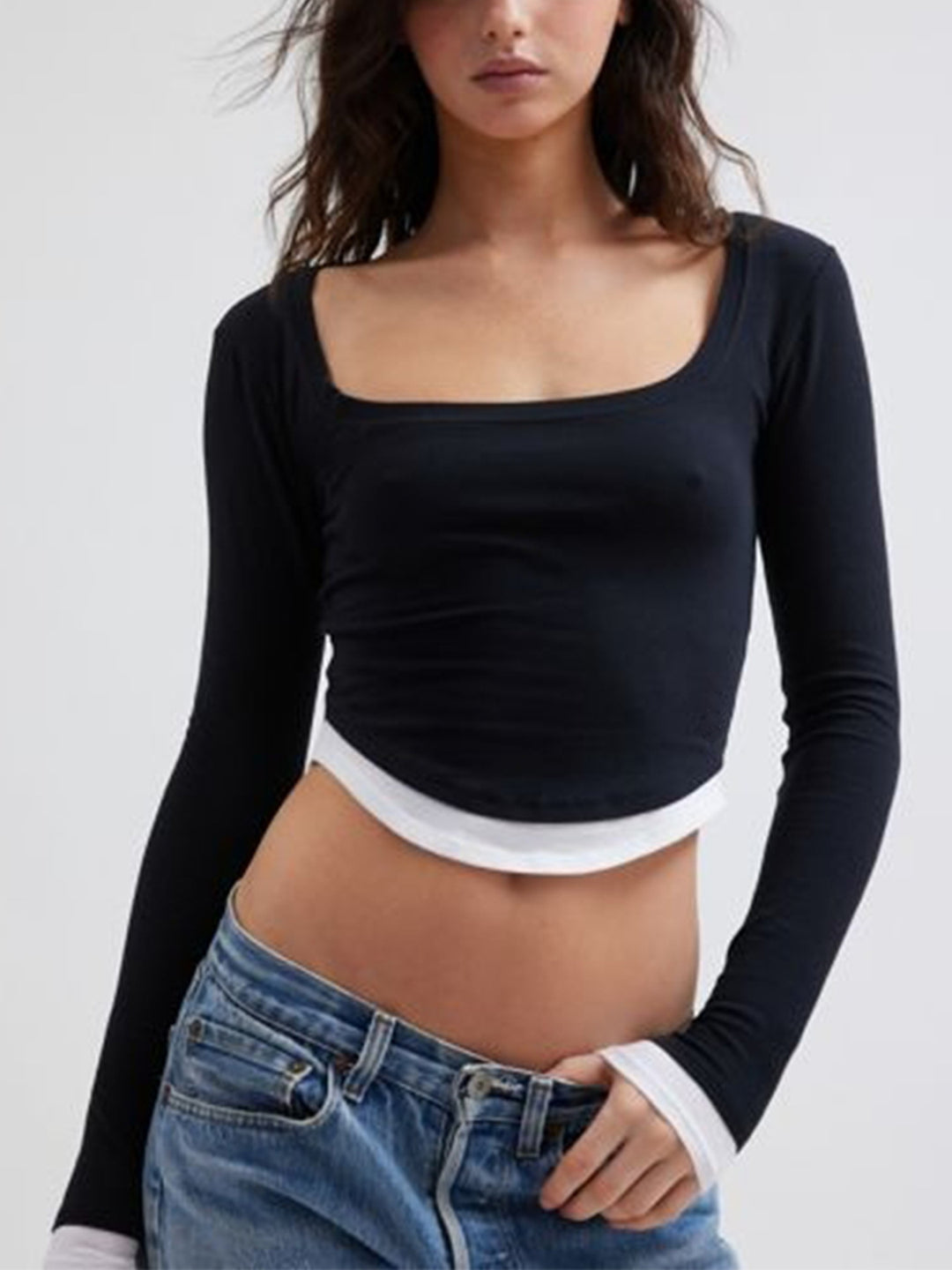 Damen Cropped-Langarmshirt mit eckigem Ausschnitt und kontrastbündchen Shop Nory
